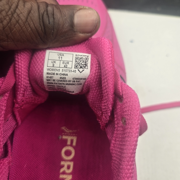 Saucony Women's Pink Running Shoes - Picture 3 of 7